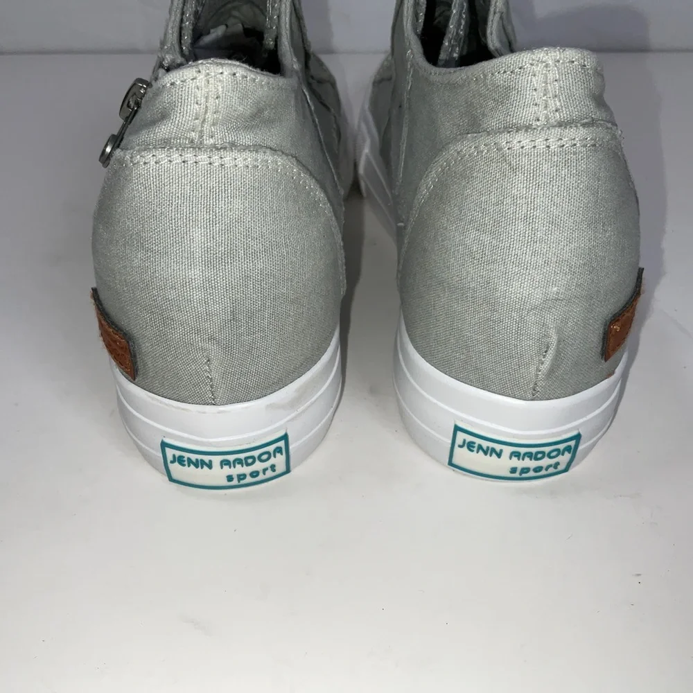 NIB Women’s Jenn Ardor Sport Light Gray Canvas‎ Patchwork Side Zip Sneakers 9.5